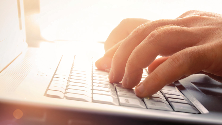 Hands on laptop 180894